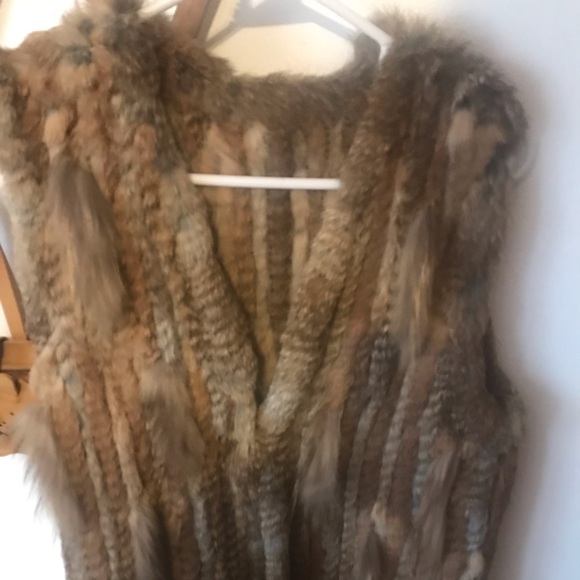 Real rabbit and fox fur vest. Fits like a medium - Picture 4 of 5